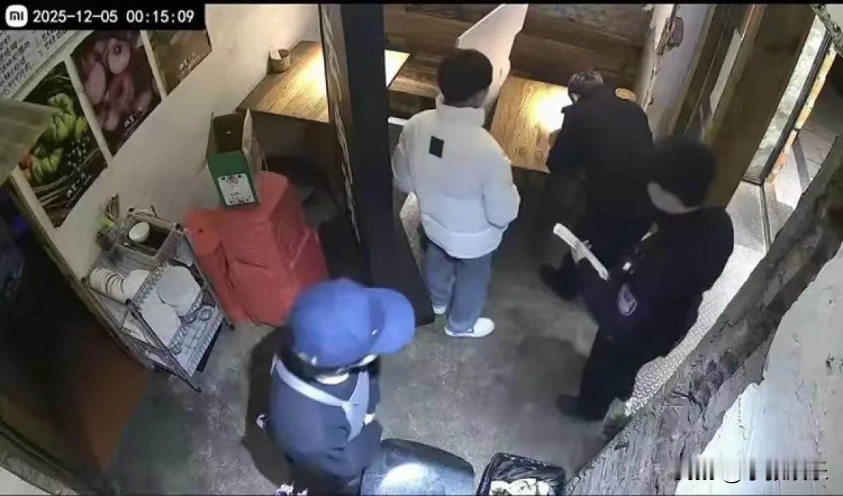 最后还是没有躲过啊！最后还是张先生抗下了所有。这1000多的餐费，还是落在了