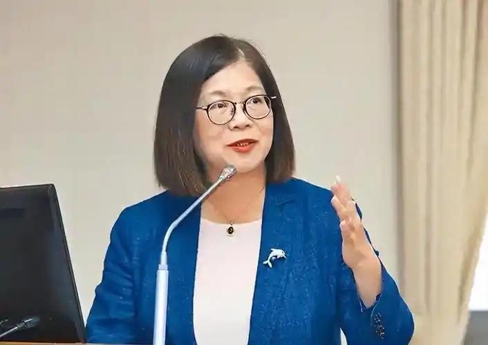 台“海委会主委“管碧玲强硬宣示6月7日，高雄港16、17号码头7日举办“第七