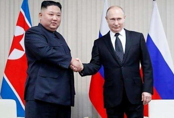 热闹的俄朝合作，突然被朝鲜自己踩了脚刹。韩媒爆料，平壤刚做完五年回顾，总结一句话