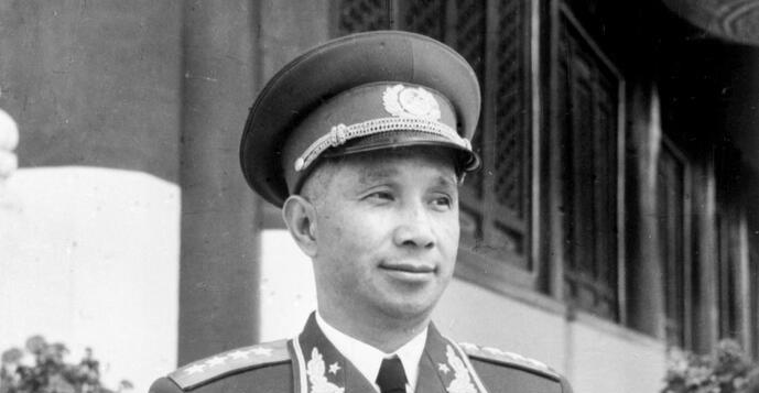 ☁1960年，上海的政治局扩大会议前，毛主席特意把已被撤职的粟裕叫来，语重