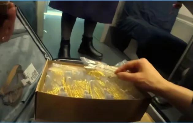 12000克黄金遗落高铁，价值2000万，怎会如此疏忽？D914次列车门一关