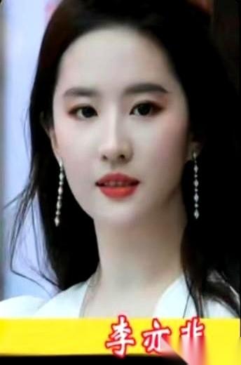 刷到个榜单，叫什么“商业价值天花板”。这词儿真好，又冰冷又赤裸。把一个人，活