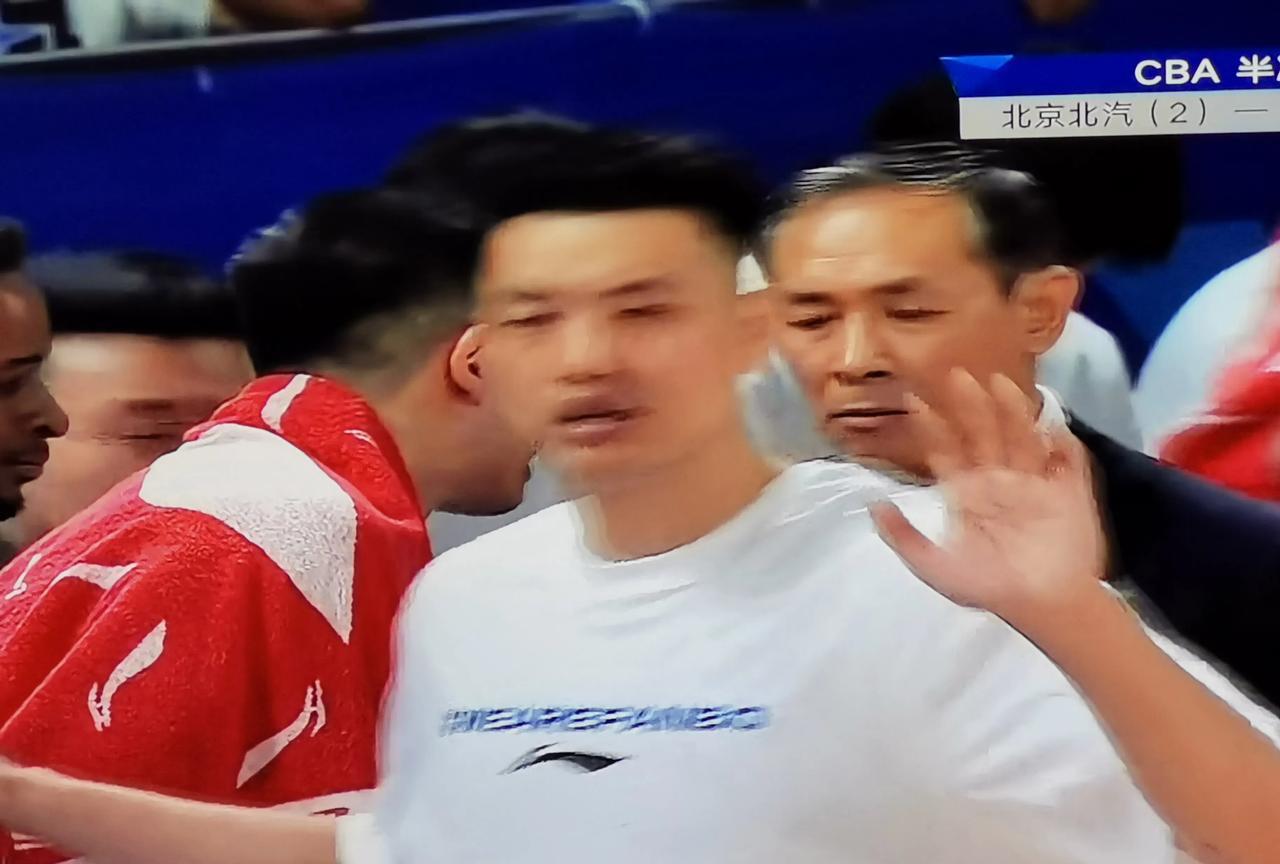 “俺北京怎么了，对我们这样”，几年前翟晓川的这句委屈的诉说多么令人同情，令人感慨