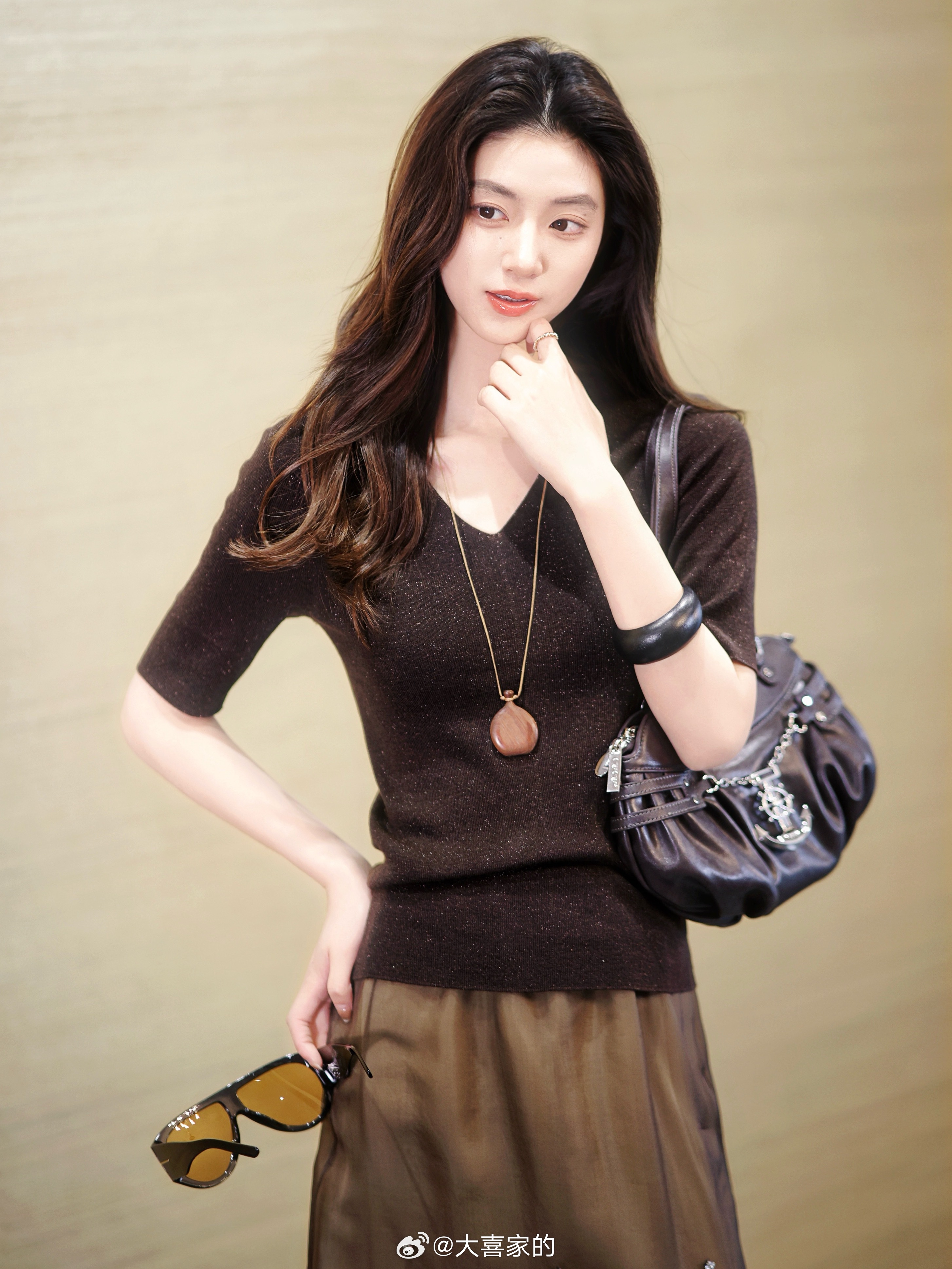 请针织衫们按照这件卷起来！扬子纱100羊毛新升级做了金丝点缀Blingblin