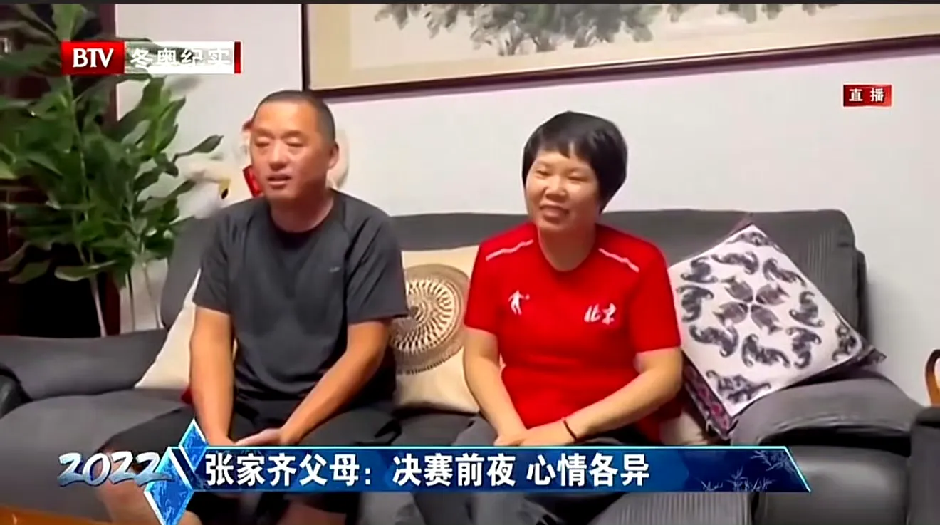 张家齐发长文告别我家那闺女看到现在不得不承认，张家齐的父母确实挺有本事的。看着他们夫妻俩那副平庸模样