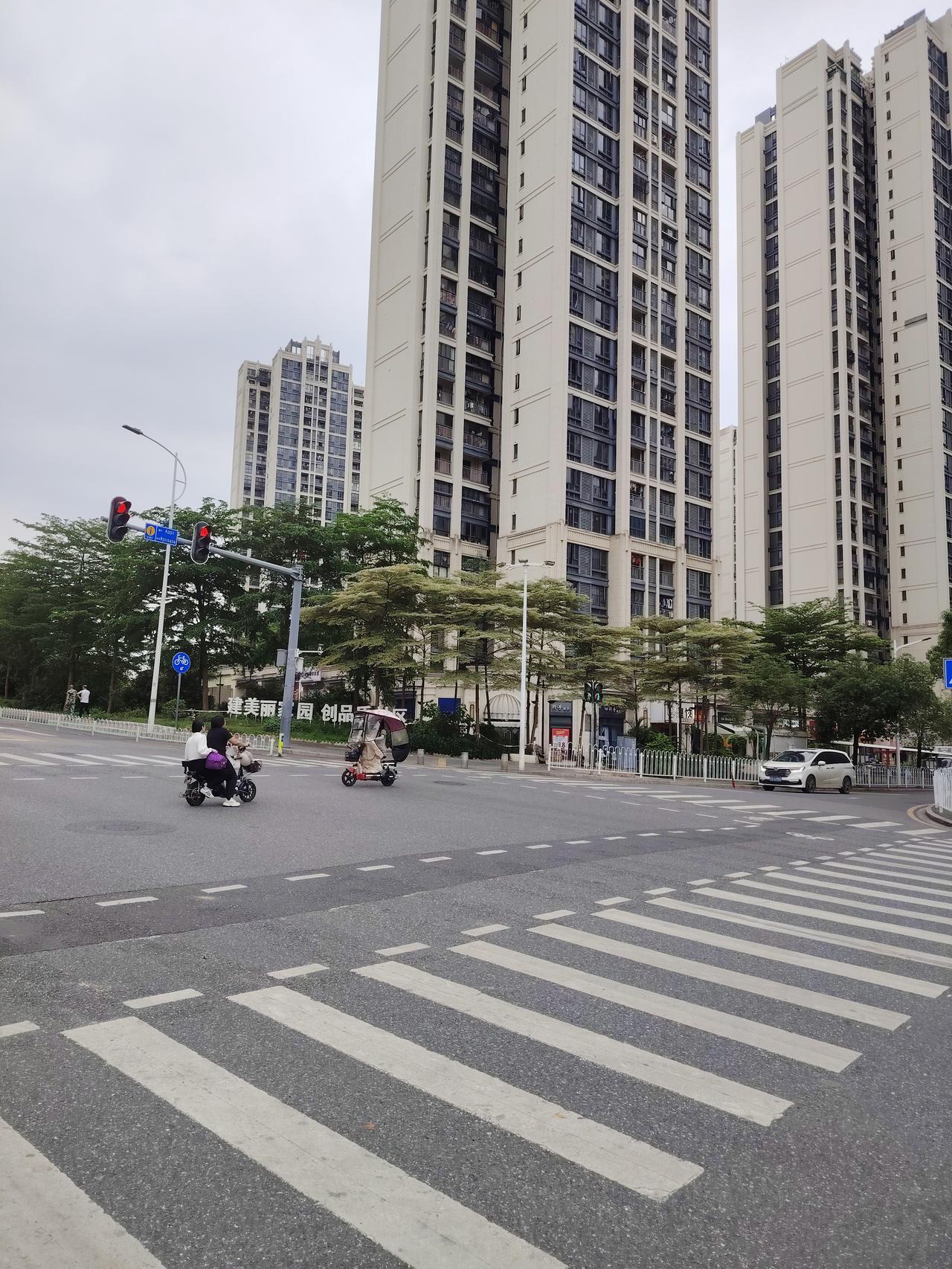为什么黄色网站千万不要乱点？说实话，看到这个问题我想笑——不是笑话你，是笑那些总