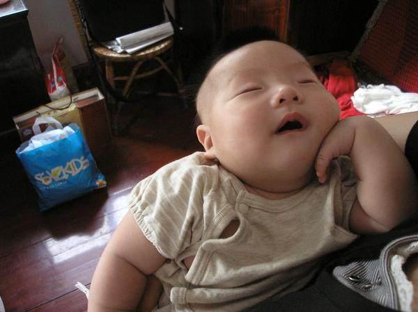 妈妈陪宝宝睡觉的那些奇葩经历, 你被说中几个?