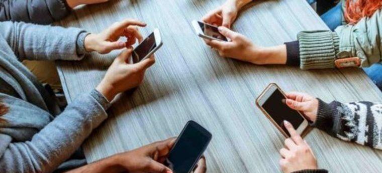 中国移动深夜官宣！4月30日全国统一关闭“26年前救命恩人”，你的手机里还藏着那