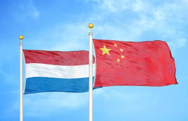 11月4日，新加坡联合早报报道：“中国和荷兰围绕安世半导体的争议持续延烧，中国商