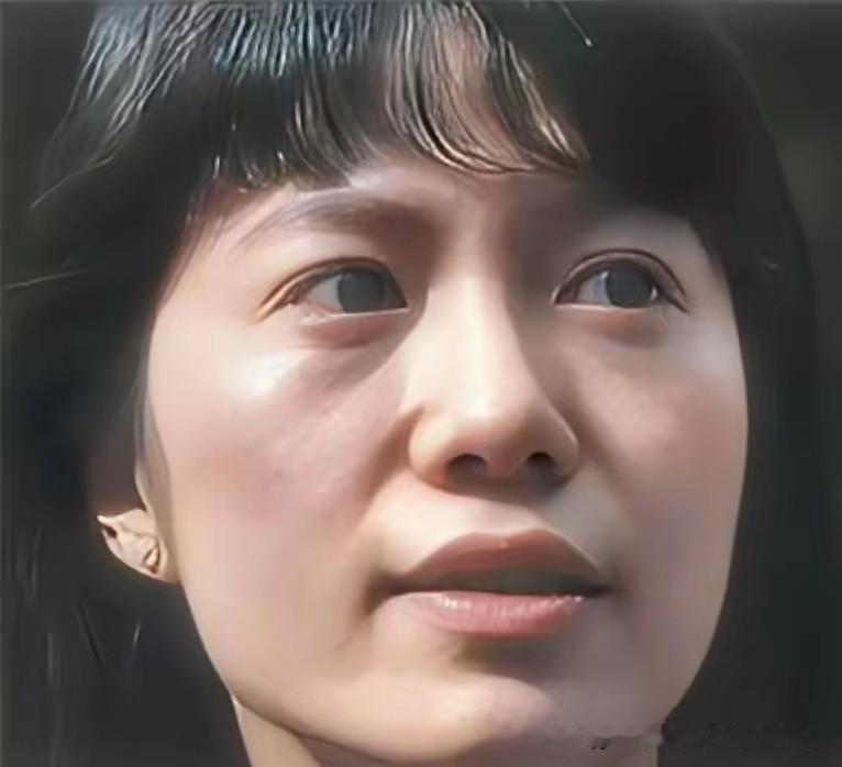 翁帆没再婚，也没上综艺，她只是每天早上七点准时推开清华老宅的书房门，给杨