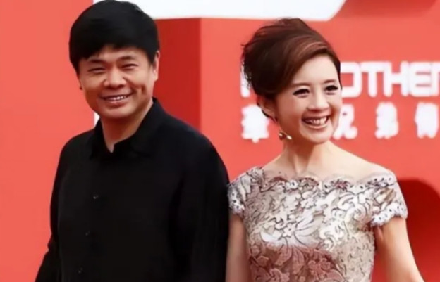 2004年，亿万富翁丁健对妻子说：“给你一个亿，离婚吧，我爱上别人了”，可妻子抱