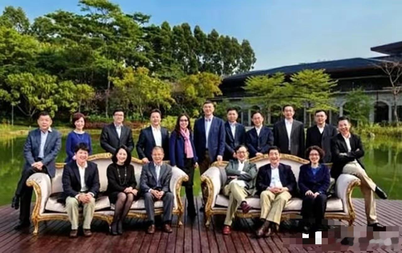 全网热议！为何网友坚决反对华为功臣评院士？真相太现实。最近网上一个话题直接吵翻了