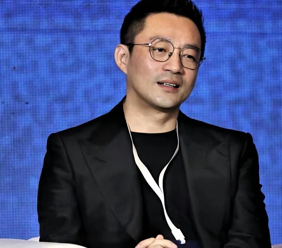不少网友总把汪小菲贴上商业奇才的标签，可拨开喧嚣的舆论外壳才发现，他一路走来最幸