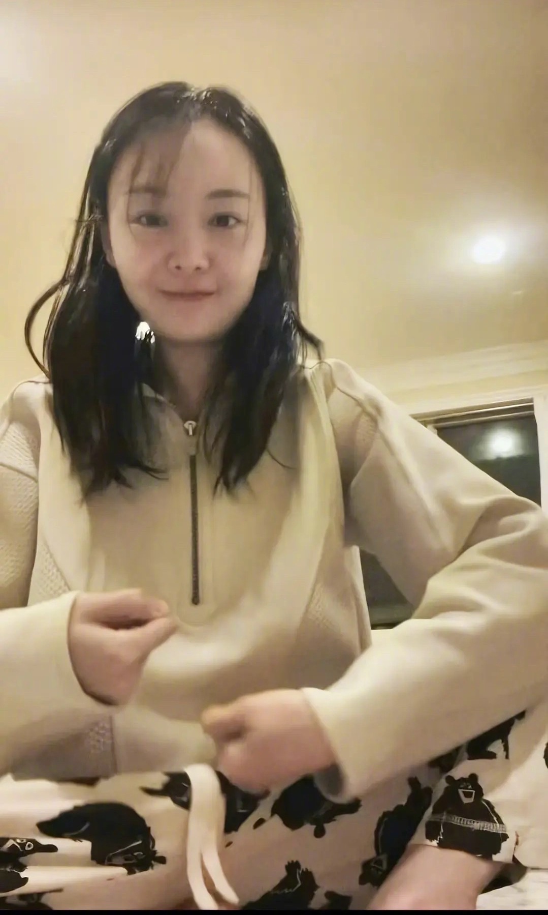 郑爽怎么成这样了？她还不到35岁啊…