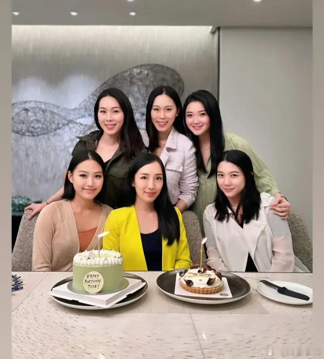 霍英东除了和原配的三个儿子存在感比较高，剩下的存在感最高的就是他和二太冯坚妮的儿