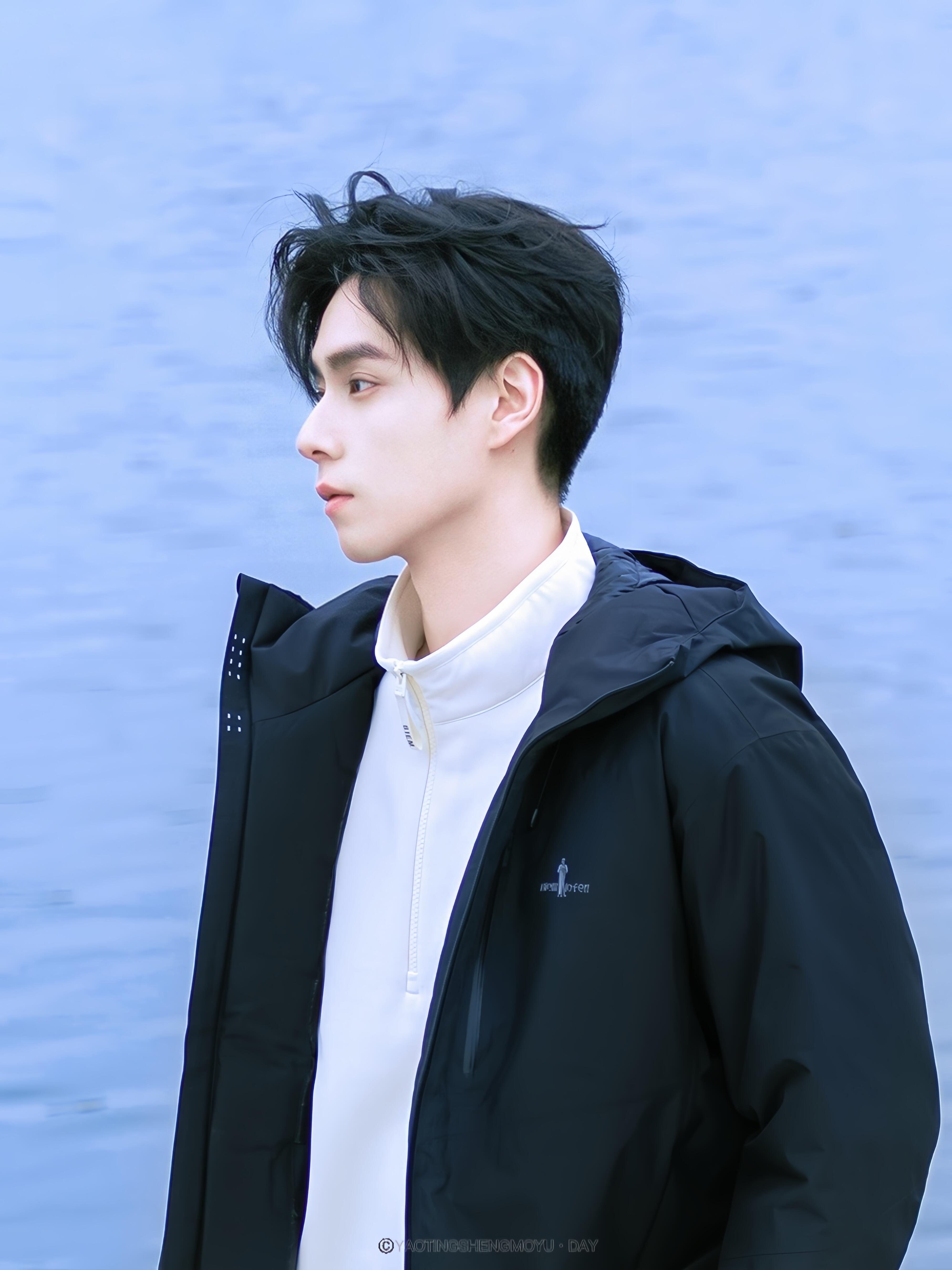 胡一天邓凯帅哥的旁边还是帅哥啊啊啊胡一天邓凯同框了！左边清爽右边深邃，帅哥双倍