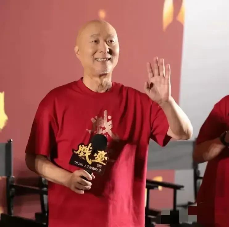 陈佩斯这波营销还是挺绝的。精准找到了对他有情怀的这波观众。对银发专场实行10