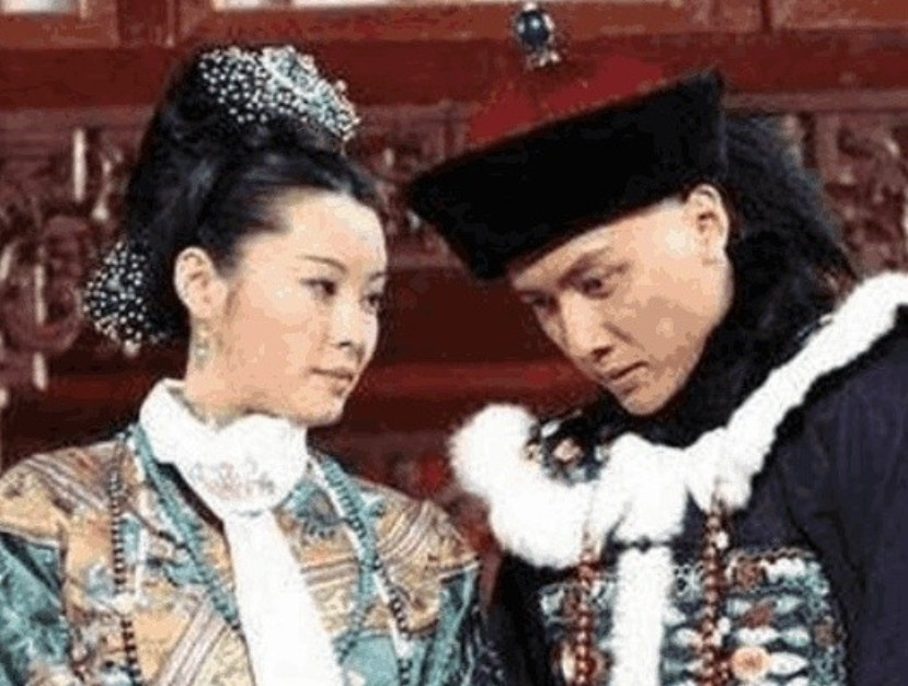 1888年，53岁的慈禧爱上了20岁的侍卫那尔苏，当晚就临幸了他1888年