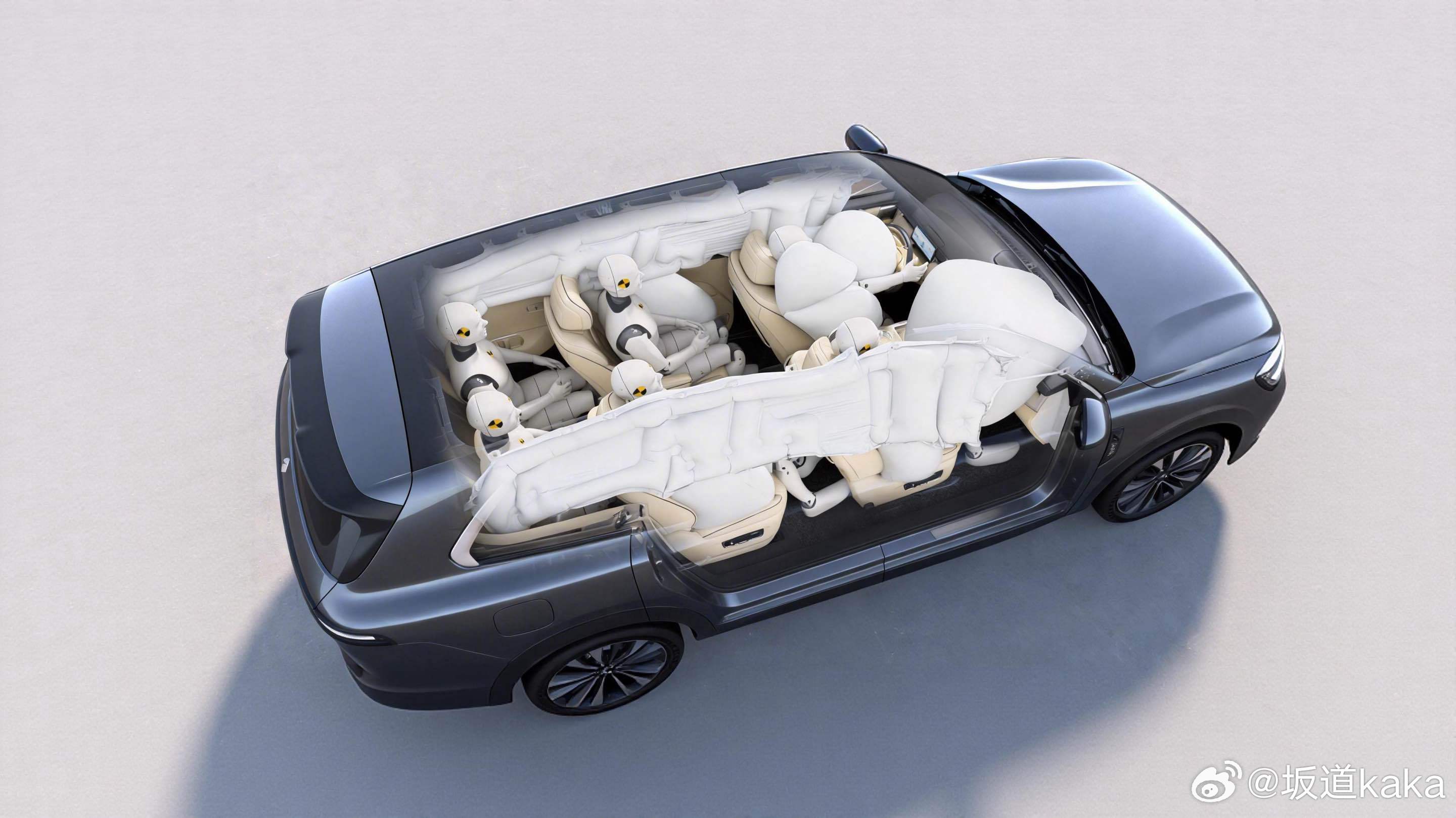 我一直都说，宝骏还是第一次做这么贵的车，华境S的料子一定不会让大家失望，它只是不