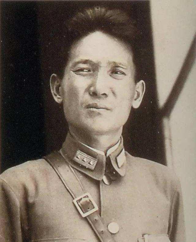 1949年3月2日，张治中在南京见过代总统李宗仁后，乘专机前往宁波。蒋介石得到消