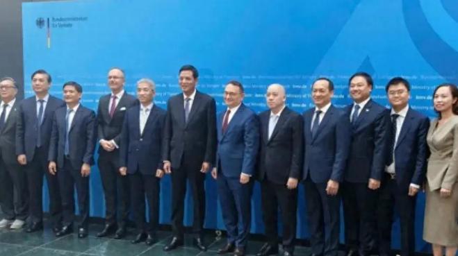 越南不再让中国转让高铁技术，起初越南觉得各国都会抢着来修他们的高铁，所以想来一个