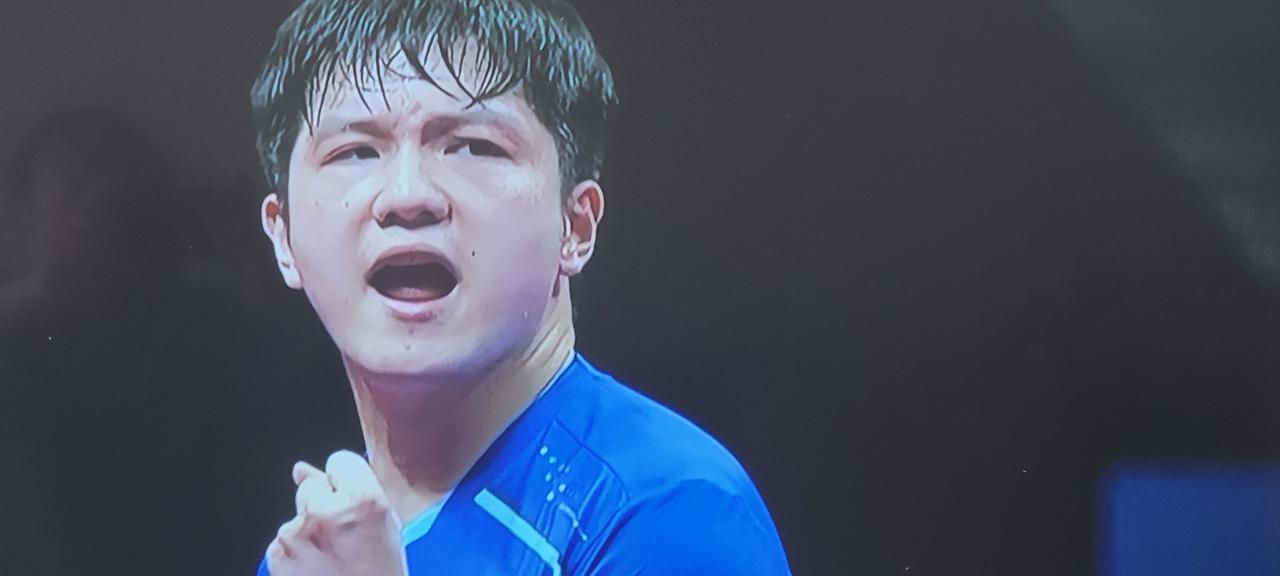 恭喜小胖宝刀不老，4:2战胜头哥挺进决赛！[比心][赞]小胖不愧是奧运会男子单