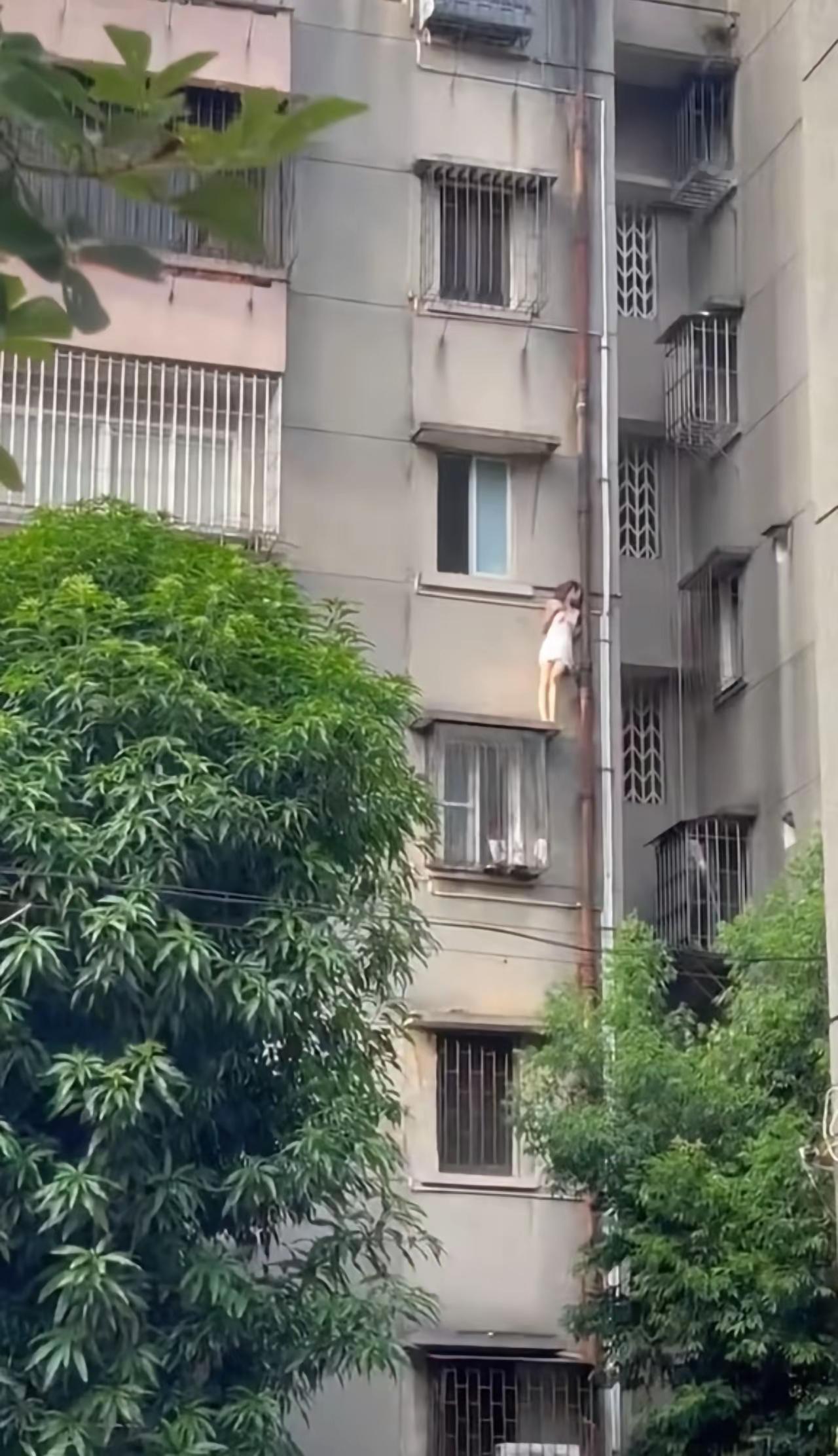 为情所困的女人[捂脸哭]