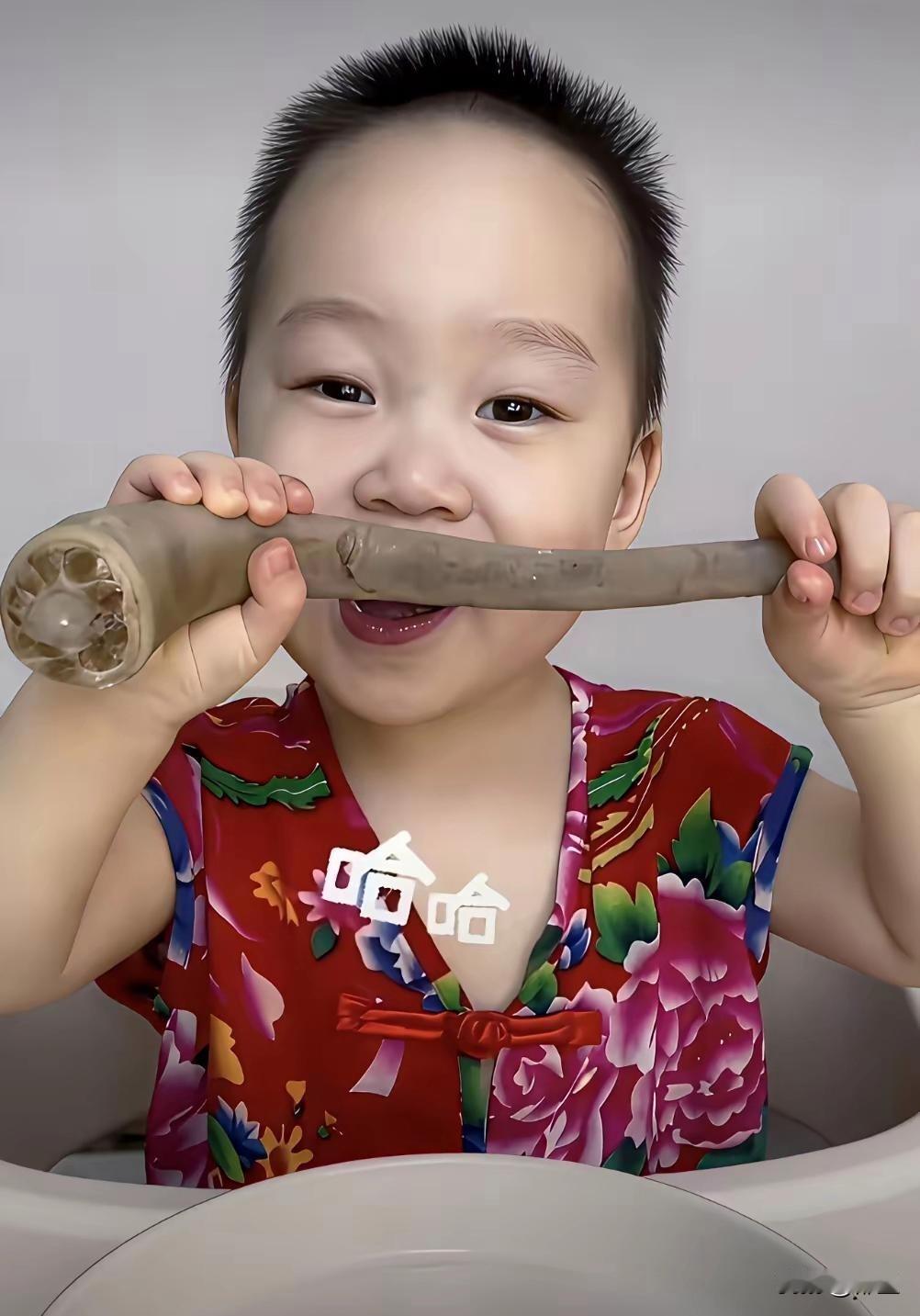 一个三岁的孩子，一整条猪尾巴，自己能把它吃完的同时，还能吃一碗饭和其他菜，别说我