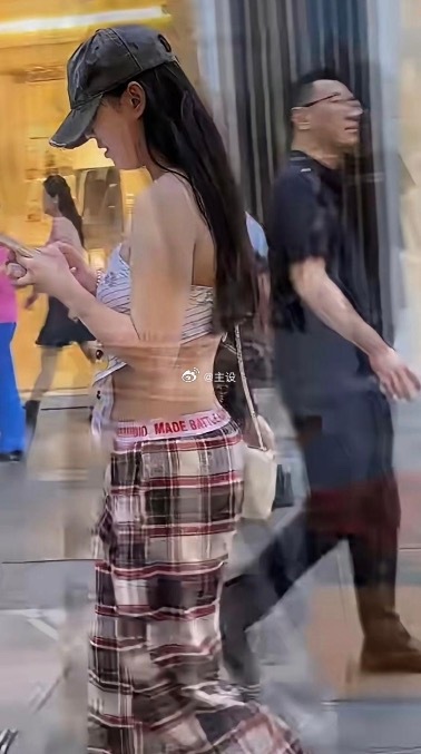 现在的年轻人是真敢穿啊
