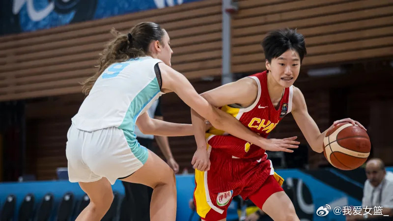 【锁定六强中国U17女篮两分险胜】在刚刚结束的U17女篮世界杯5-8名排位赛中