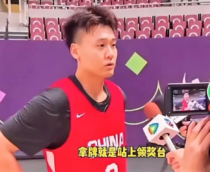 赵睿没吹牛。形势一大片，中国男篮晋级亚洲杯八强稳了。由于沙特胜了约旦，中国男篮只