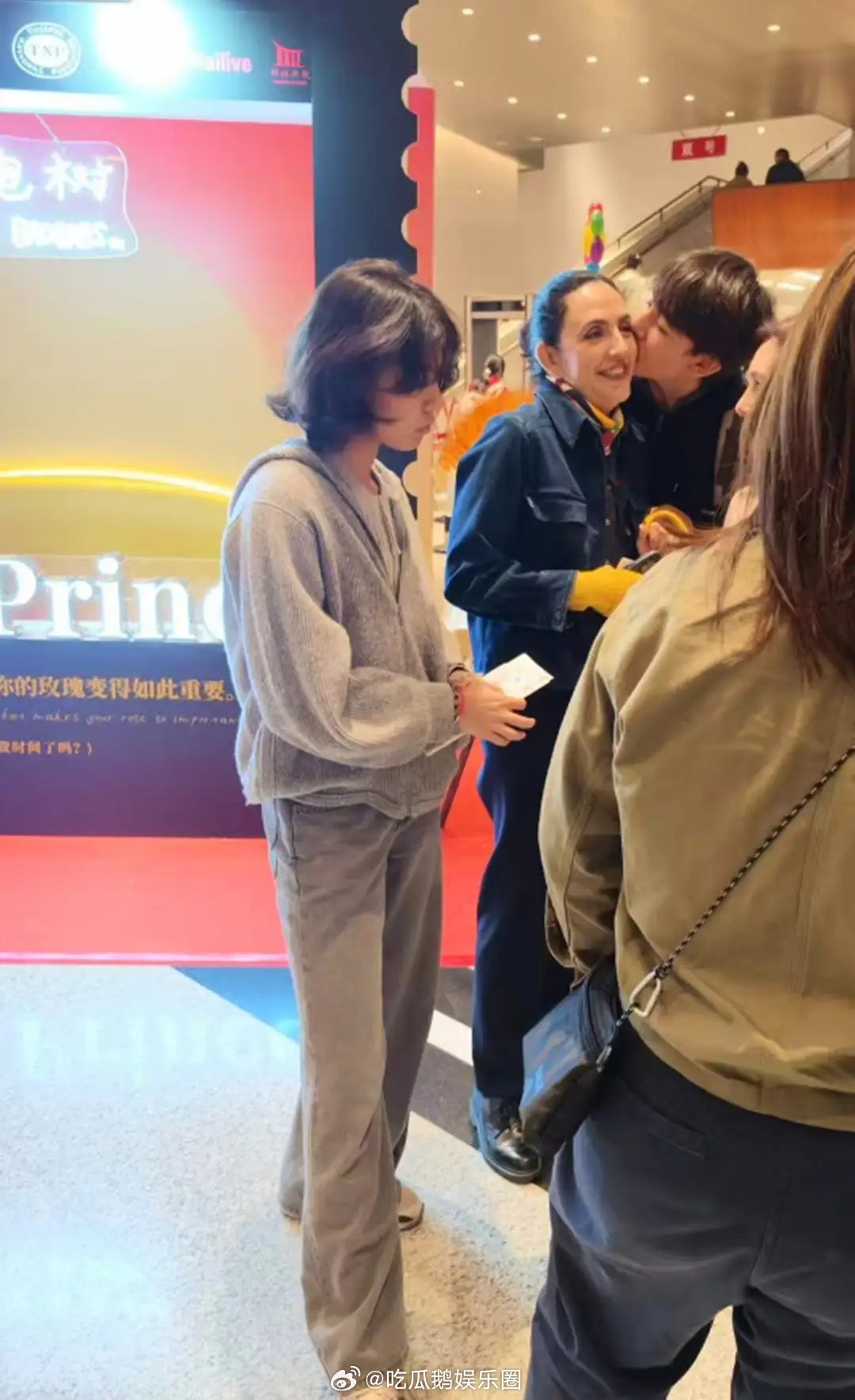 电影院偶遇刘烨儿子，15岁诺一男模身高侧颜俊朗，当场变他颜值粉！