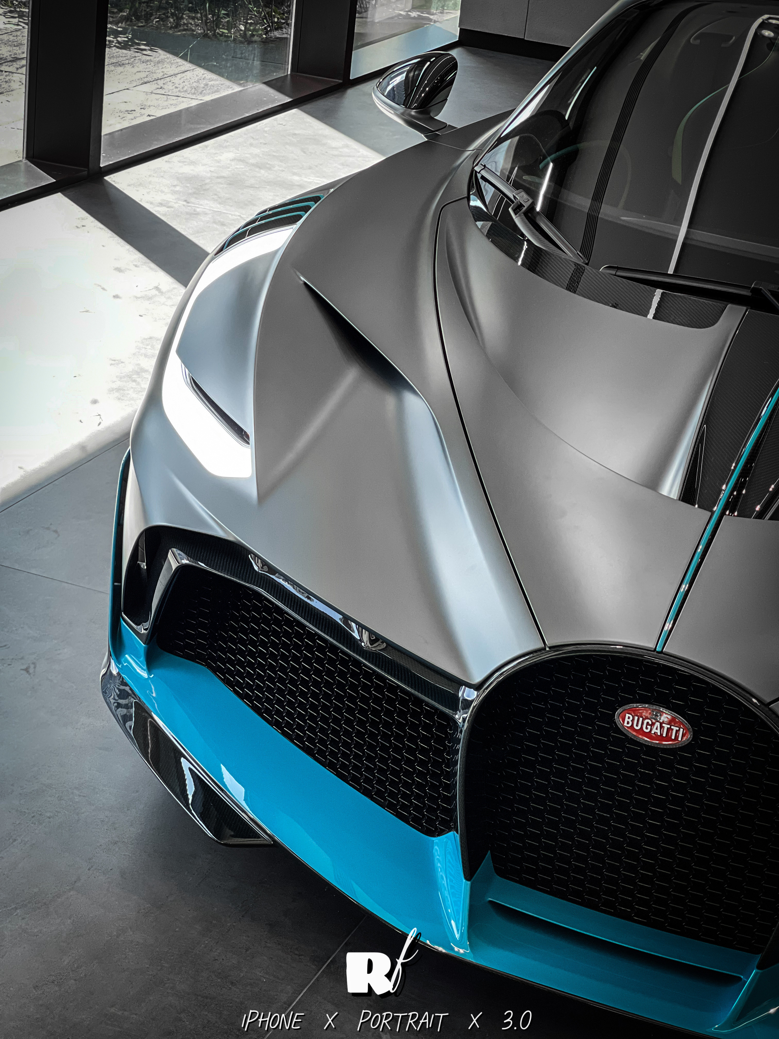 性能至上｜BUGATTIDIVO​​​​相较于Tourbillon陀飞轮的精