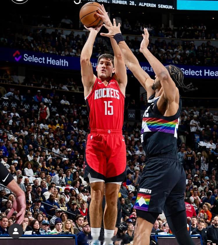 小贾谈谢泼德：“谢泼德手感火热，他不断用挡拆战术带动队友，持球突破、主动攻击篮筐