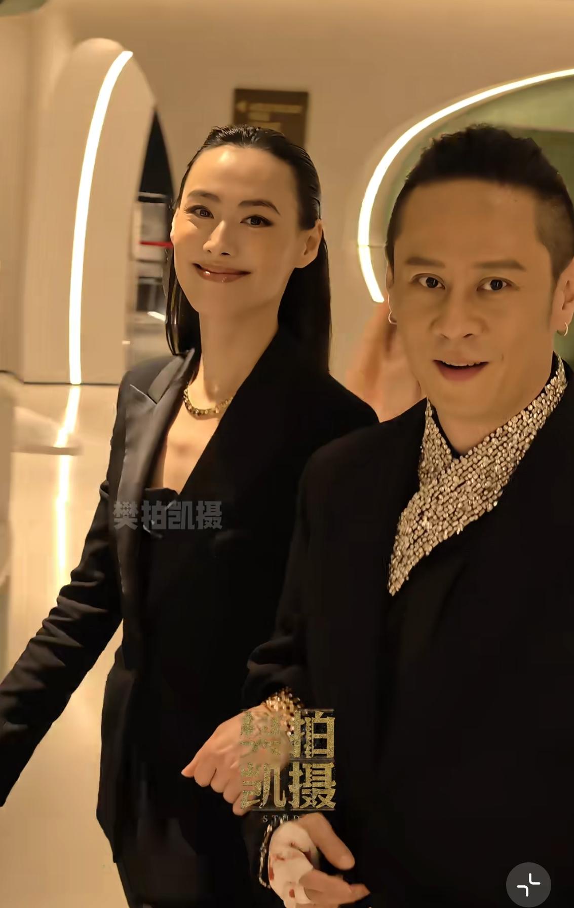 我始终想不明白，以梁洛施的美貌和财力，为什么要选一个籍籍无名的小导演？没