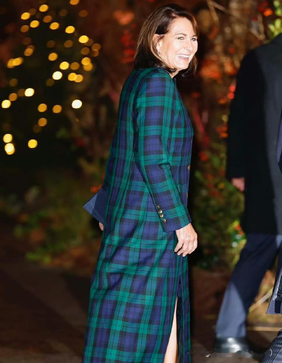 威尔士王妃的爸妈以及弟弟弟媳，出席由王妃主持的圣诞颂歌活动！每年基本都会被邀请到