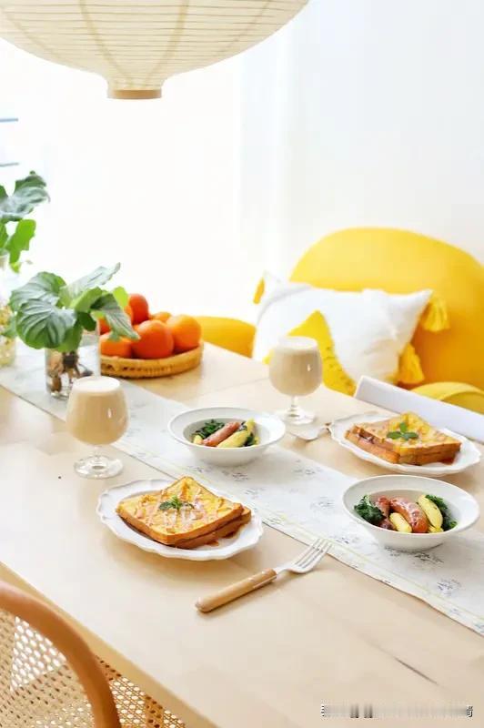 大家通常一天吃三顿正餐：早餐、午餐和晚餐。早餐为一天注入活力，午餐补充能量，晚餐