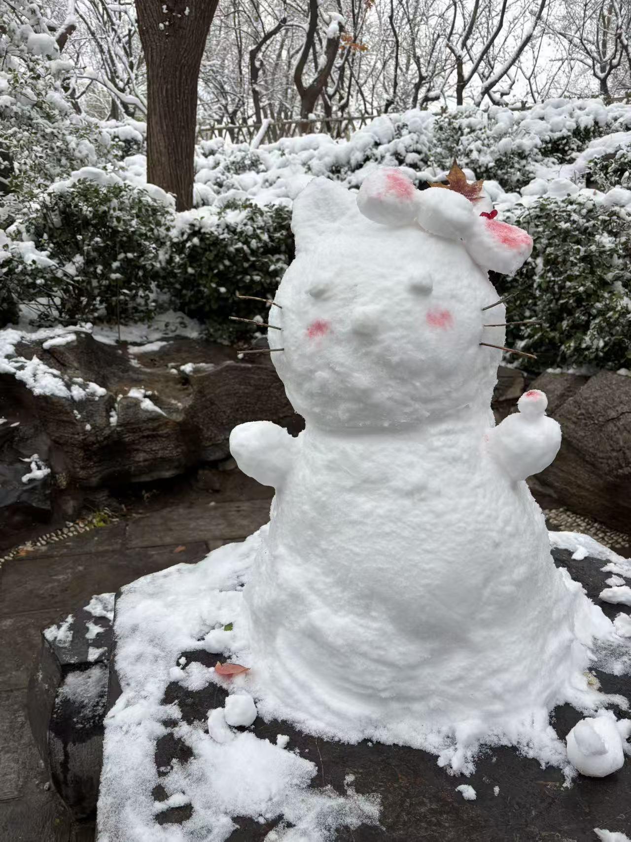 大明湖的雪人儿这HelloKitty，你打几分？交换一张雪人的照片大明湖雪