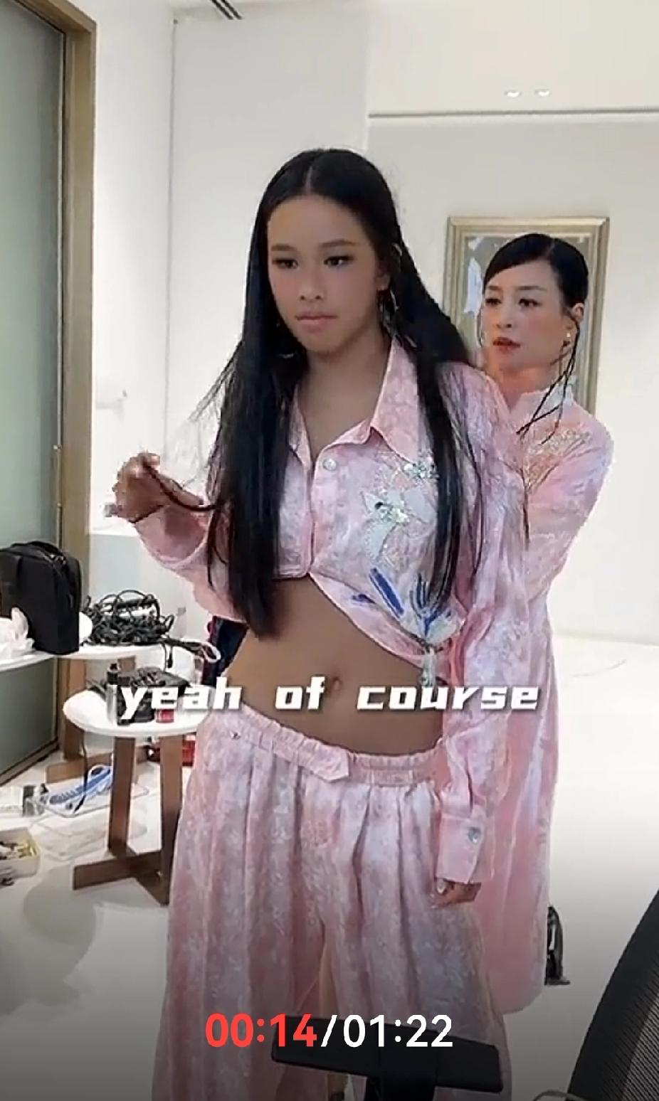 张庭俩口子没一个黑的，生的儿子也不黑，怎么闺女是黑皮，黑就黑吧，父母的好基因也没