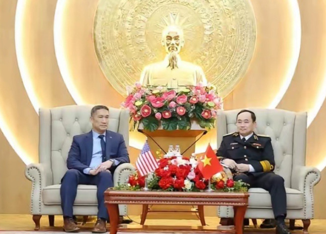 美海军的越南裔司令访问河内，发誓要紧密联系祖国，为其强大作出贡献！据越南官方媒体
