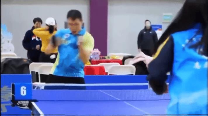 孙颖莎王楚钦为首届帕金森乒乓球友谊赛助力！视频里除了莎莎头头外还有男女主、林诗