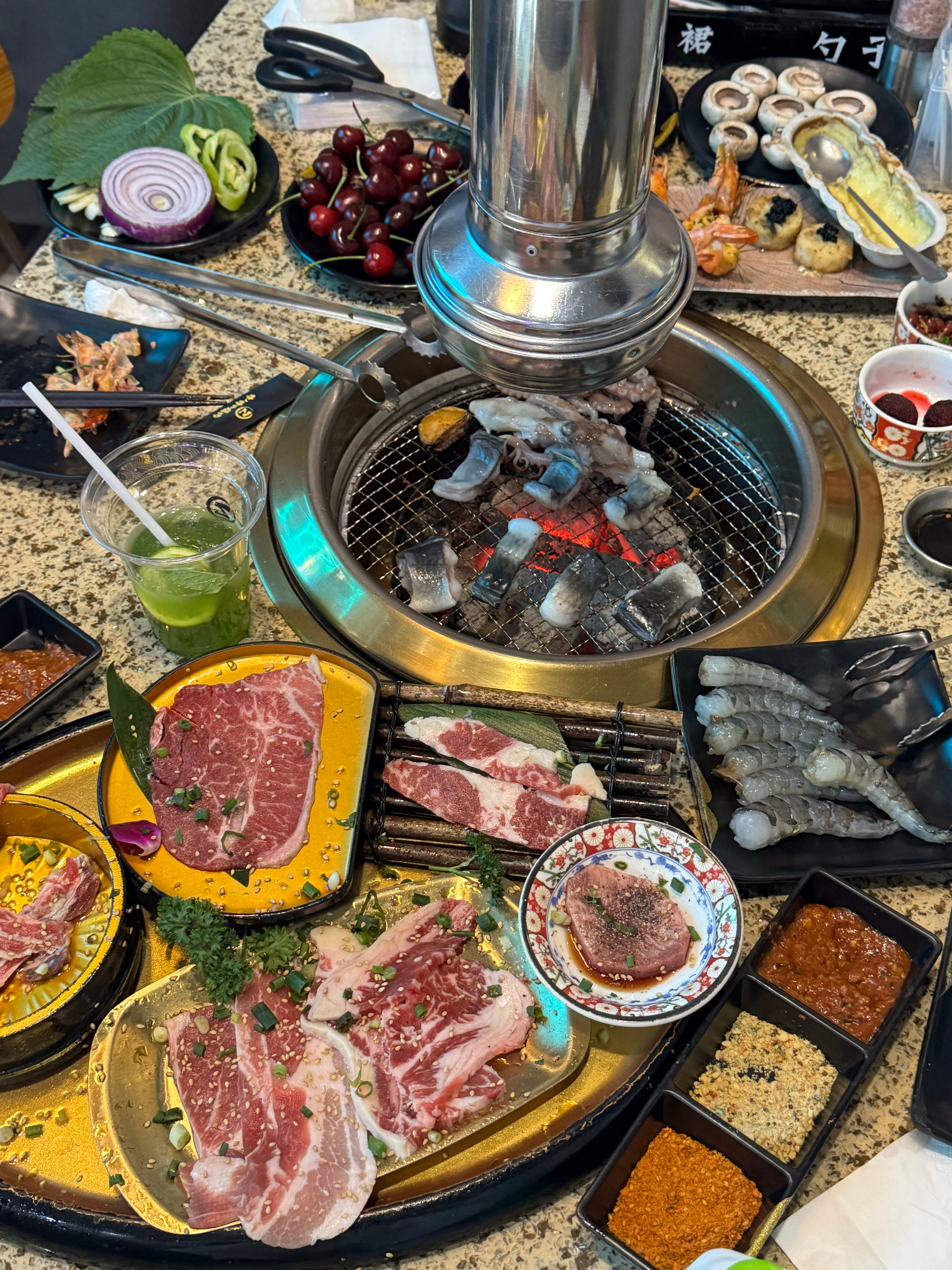 已经对所有自助烤肉祛魅了每次吃完自助烤肉都感觉自己很黏糊但是！过一段时间又会很想