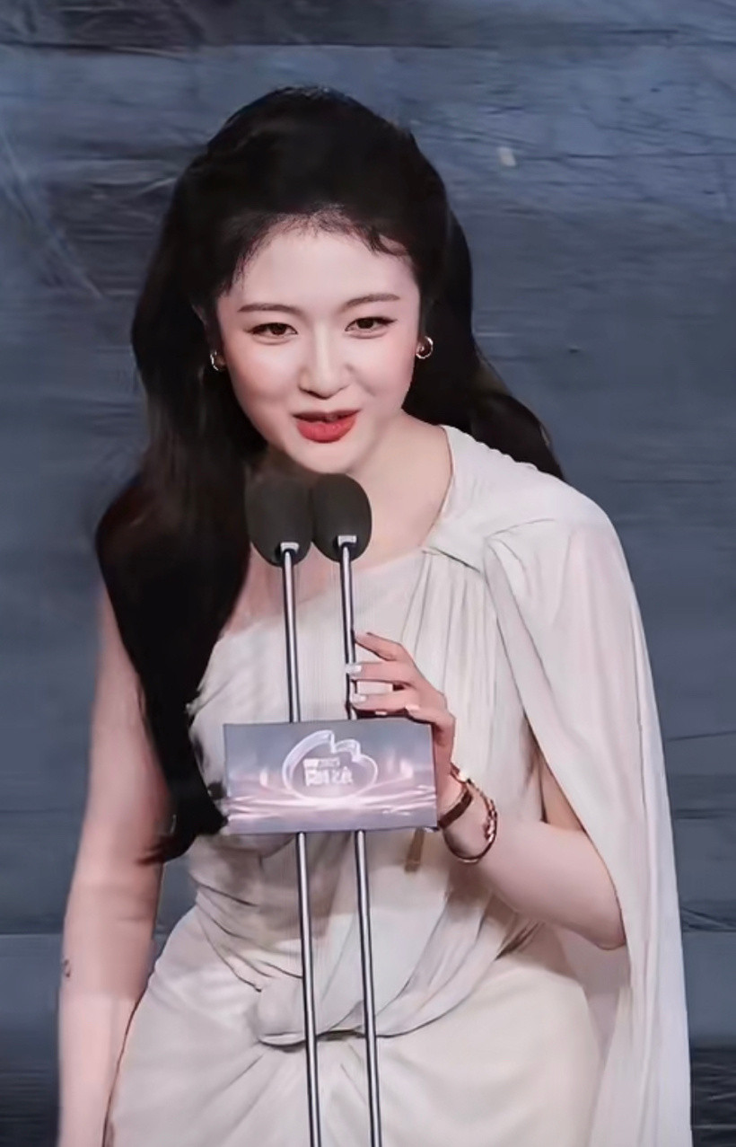 李兰迪小跳如雷正面直拍，奶凶奶凶的好可爱！！