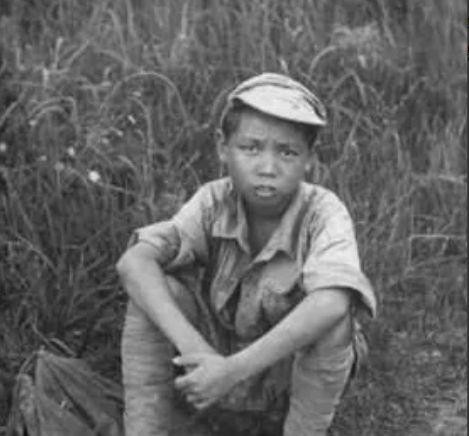 1948年秋，辽沈战役期间，黑山县支前民工王守田问解放军领导，有个受伤的国民党兵