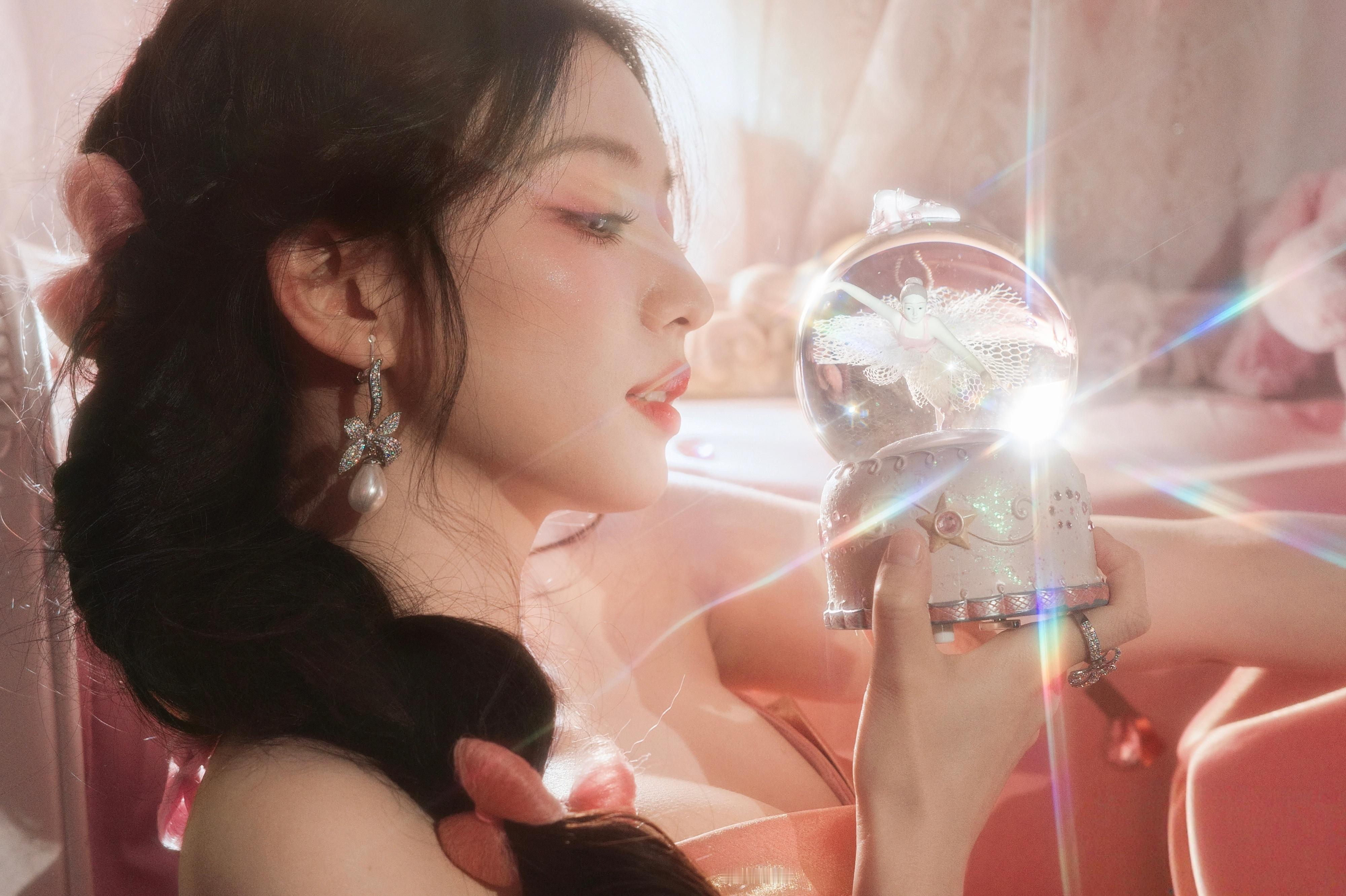 王楚然小年自拍特别美的王楚然祝大家小年快乐🧨