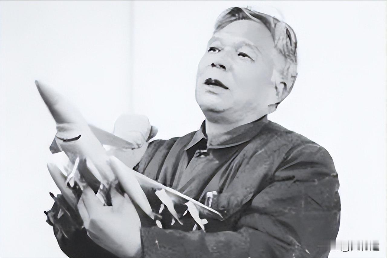 1992年，歼10战机研发团队遇到起落架反复调试失败的难题。请来的国外专家张口就