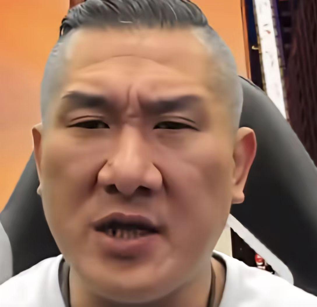 馆长“怂了”？馆长最终没去成阅兵家人朋友都拦着网友说他怂了馆长明明对