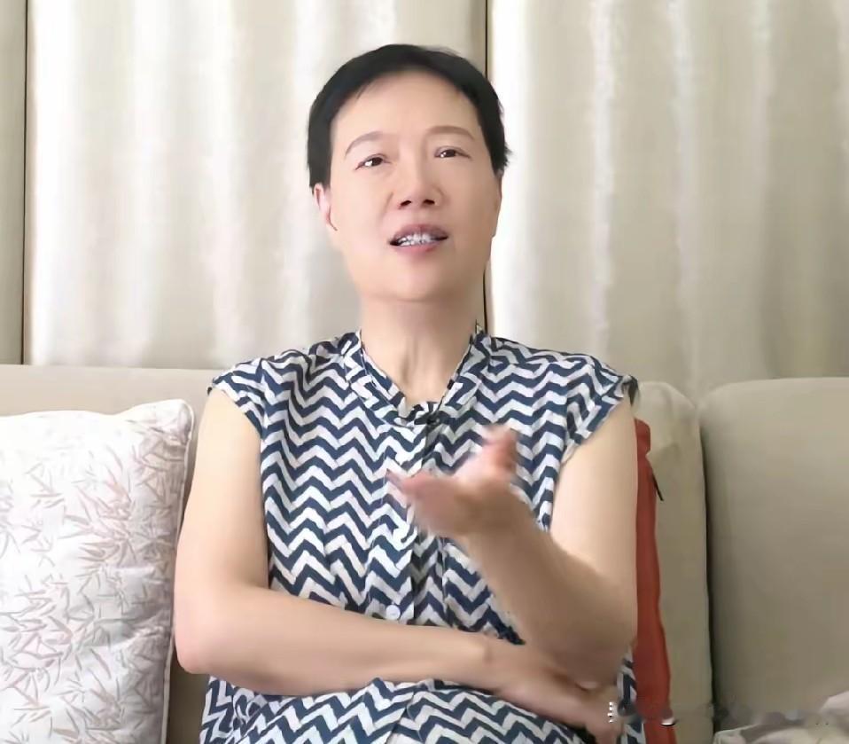 叶檀的身体状况看起来真不错，应该是已经从最困难的时期扛过去了。曾经乳腺癌已经到