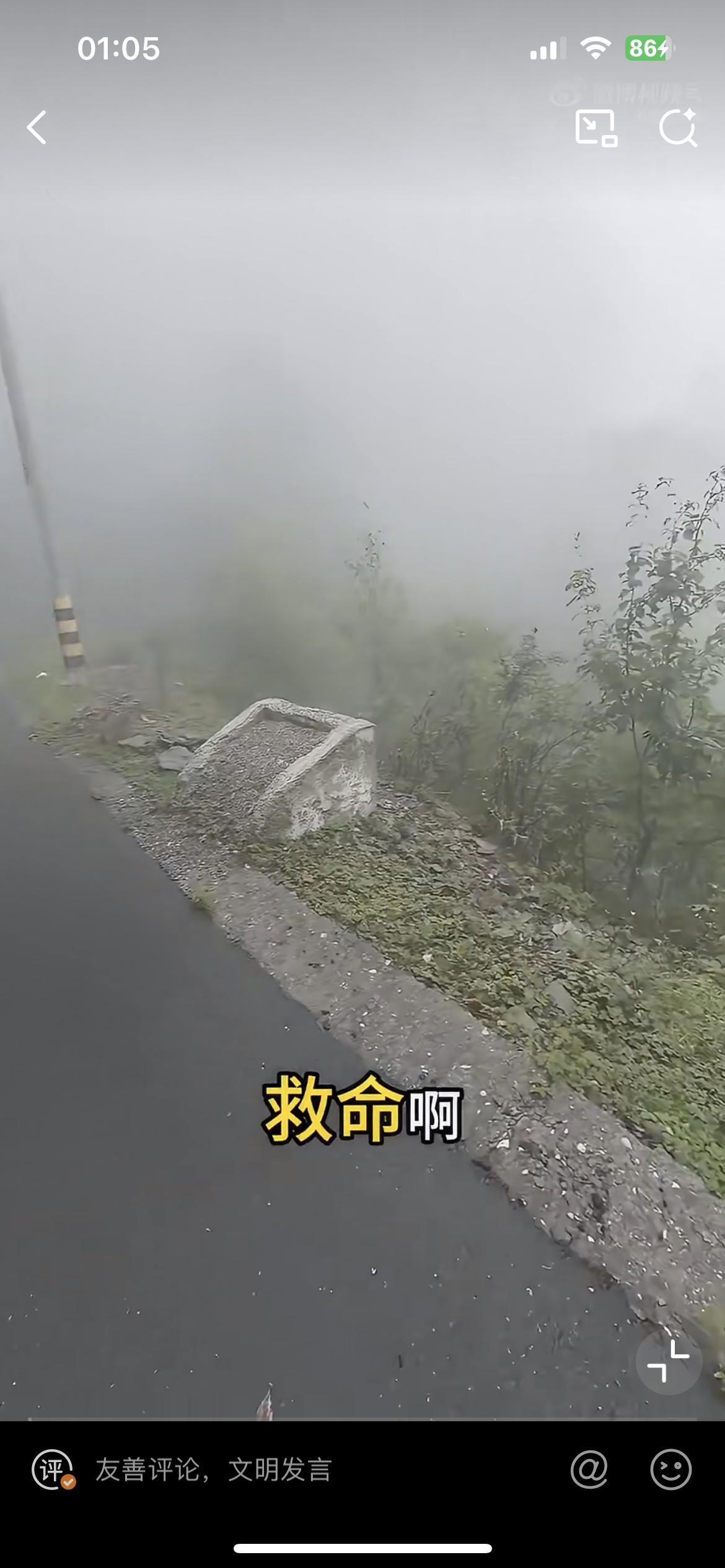 秦岭深山绝境遇生机，摩旅小伙徒手救下被困一天一夜翻车坠崖男子。近日，陕西宝鸡太白