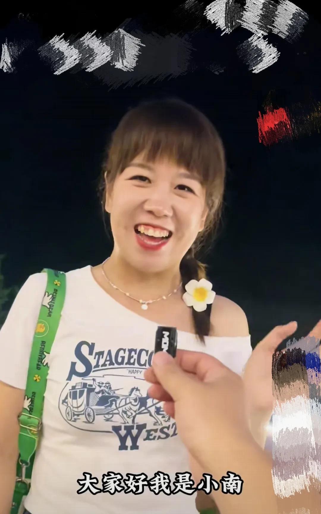 农家军里的小楠确实是宝藏女孩。她容貌虽不是绝美，但气质出众，团队里女成员都难比。